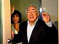 Dominique Strauss-Kahn bekommt seine Tür nicht auf