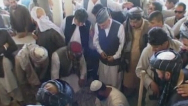 Halfbroer Karzai begraven