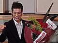 佐藤隆太、「結婚します！」記者会見で報告