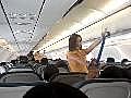 菲律賓空姐跳舞教乘客穿救生衣!
