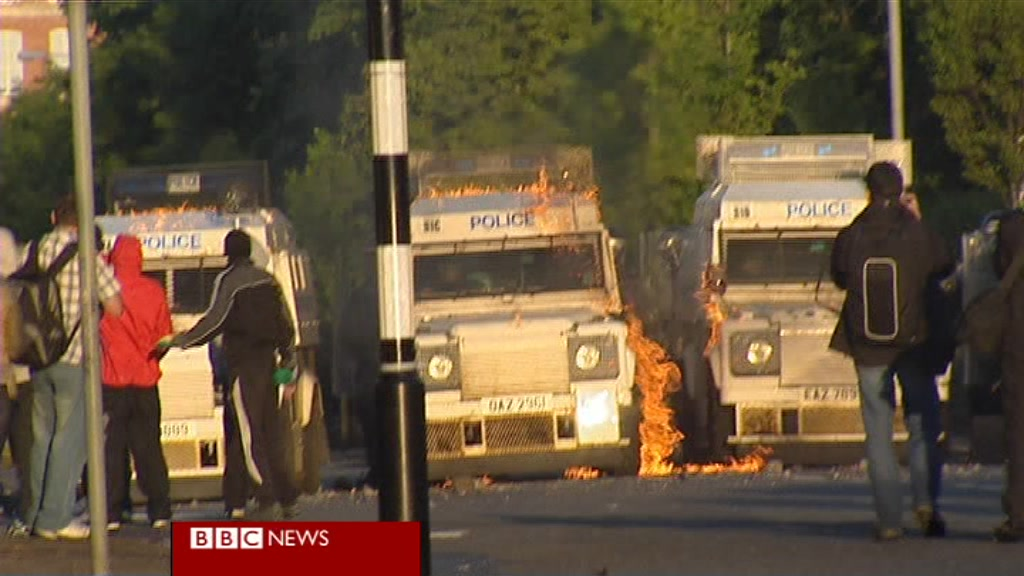 VIDEO: Police tackle Belfast rioters