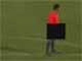 L’arbitro Busacca fa la pipì in campo