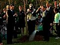 Il sindaco Bloomberg pianta un albero a San Paolo