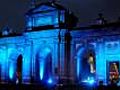 La Puerta de Alcalá,  teñida de azul