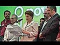 La nueva presidenta de Brasil,  Dilma Rousseff, celebra su victoria