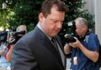 Roger Clemens arrives as trial begins