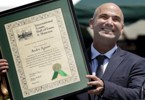 Agassi inducted into Tennis Hall of Fame