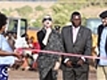 Madonna construye escuela en Malawi