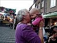 lieke  en mien op de markt