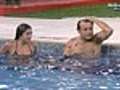 Daniel,  Maria e Paula aproveitam tempo chuvoso na piscina