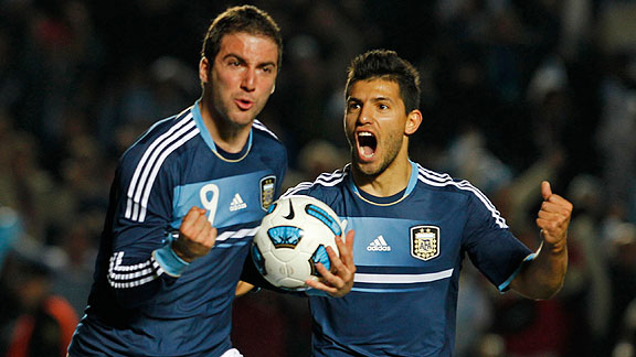 Higuaín anotó el mejor gol en cuartos de Copa América