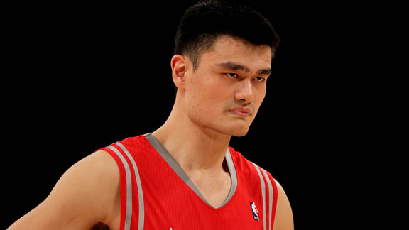 Yao Ming dice adiós al básquetbol profesional