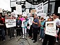 NY constituents rally,  call on Weiner to quit