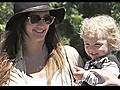 Ashlee Simpson unterwegs mit Sohn Bronx