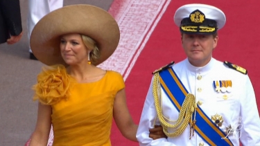 Willem-Alexander en Maxima komen aan bij huwelijk