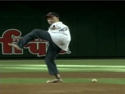 Armless Man Throws First Pitch