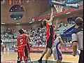 Peke Pekado juega al baloncesto con los chicos del CB Murcia