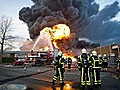 Großfeuer in Industriegebiet bei Rotterdam