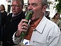 French farmers munch cucumbers in E. coli protest