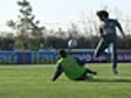 Victor mostra boa forma em treino da Seleção Brasileira