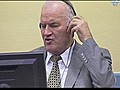 Mladic é expulso de tribunal após berrar contra o juiz