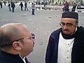 شا يب مصري يسئل صحفي شنو صاير في ميدان التحرير روعه