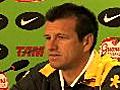 Dunga acena com trio ofensivo e elogia Bielsa, do Chile