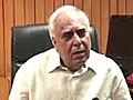 Kapil Sibal apologises to Viswanathan Anand