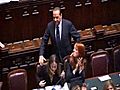 Silvio Berlusconi gana la moción de censura