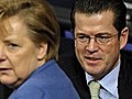 Kanzlerin Merkel stärkt Guttenberg den Rücken