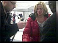 Kim Cattrall Encounters Determined Autograph Hunter