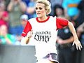 SNTV - Carrie Underwood swings away