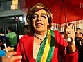 Jornalistas dançam na Líbia; Dilma e Gaddafi caem no samba