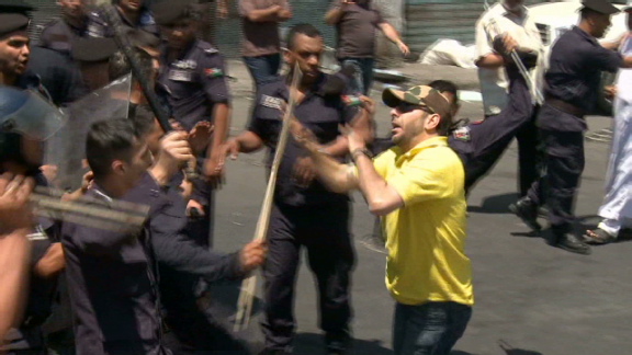 Jordan police use batons on marchers