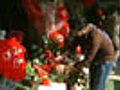 Iraqis brave bombs for V-Day flowers