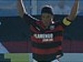 Ronaldinho Gaúcho marca primeiro gol com a camisa do Flamengo