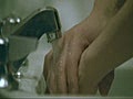 au CM「全防水機種 Bathroom篇」