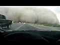 conduire a travers une tempete de sable