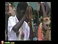 هندي يتزوج كلبة لكفرة بالاديان