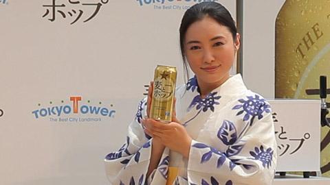 仲間由紀恵、浴衣姿で「かんぱーい！」